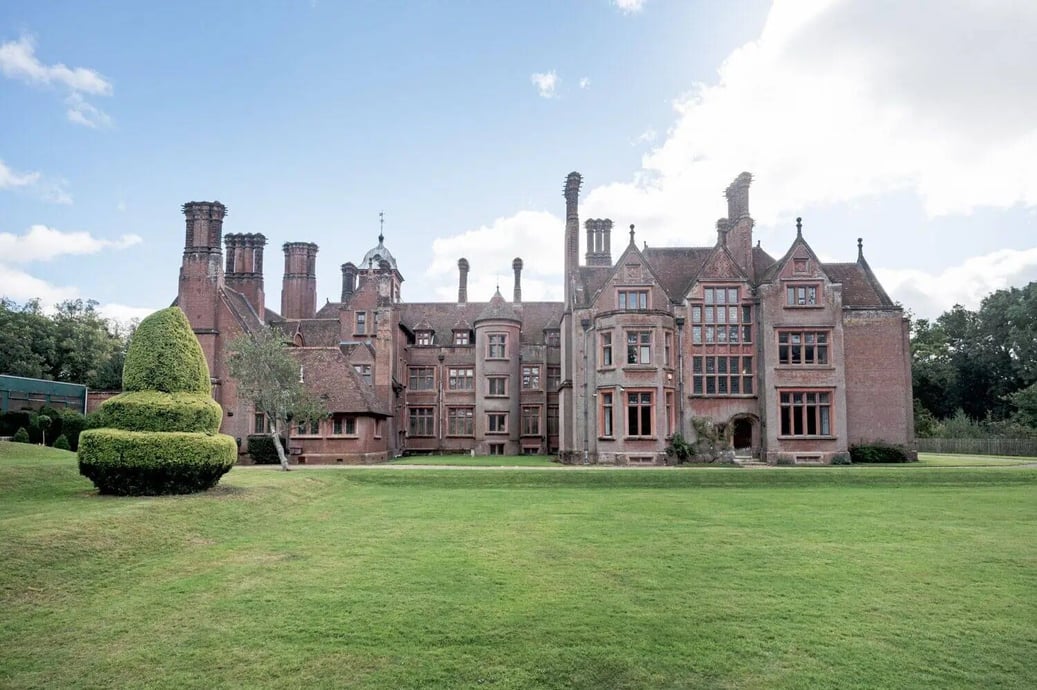 Akeley Wood School